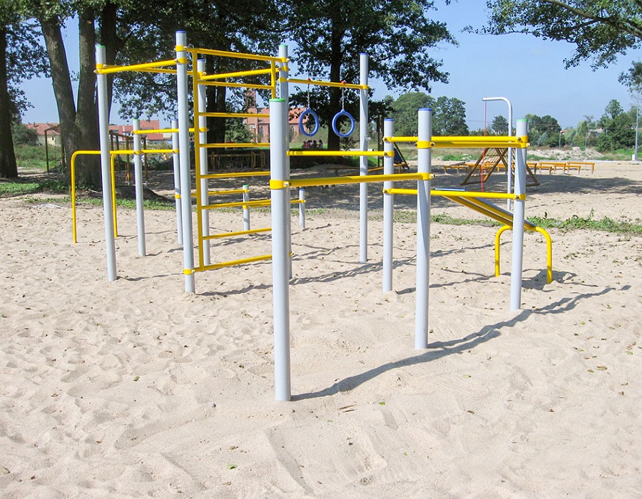 siłownia do ćwiczeń na plaży